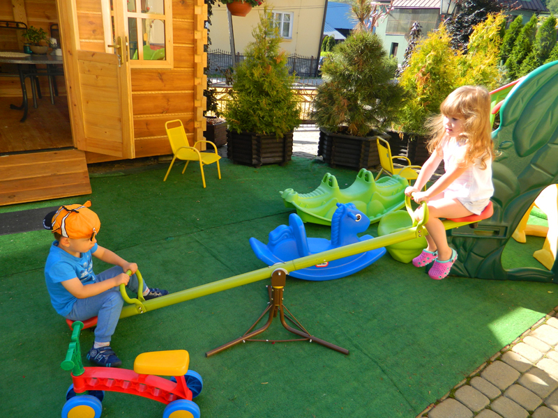 Willa u Marty w Tyliczu - wakacje z dziećmi w Beskidzie Sądeckim - plac zabaw dla dzieci