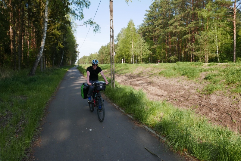 Szlak Grenn Velo na odcinku Goniądz - Osowiec. Piękna, wydzielona droga dla rowerów.