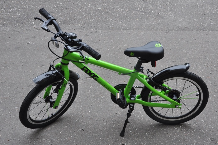 Tak się prezentuje FROG 48 - lekki rower dla dzieci na kołach 16".