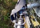Przyczepki rowerowe służące do przewozu dzieci powinny być wyposażone w dyszel uniemożliwiający przewrócenie się przyczepki w sytuacji upadku roweru