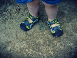 Zadbaj o komfort stóp swojego dziecka w czasie wakacyjnych upałów! Kamik prezentuje sandały terenowe dla najmłodszych.