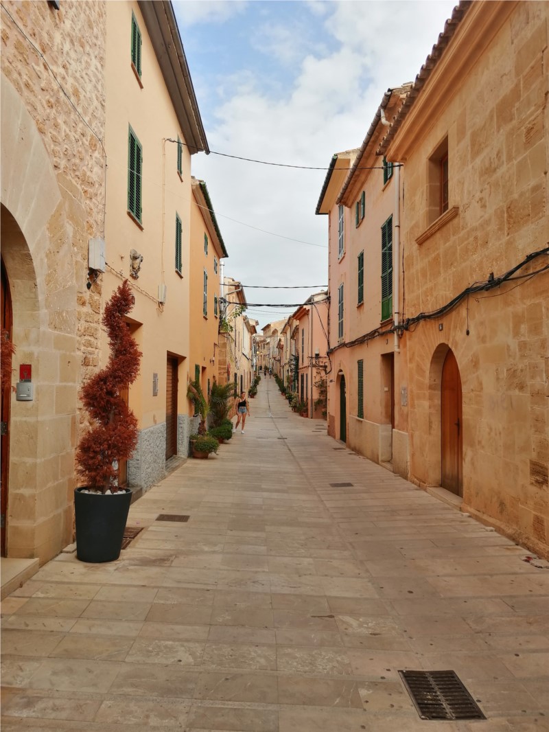 Perełki turystyczne Majorki: 10 kameralnych miasteczek, które warto odwiedzić